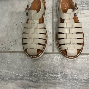 Woman’s Crown Vintage Fisherman Sandals size 6.5 Med. Cream color Man Made upper